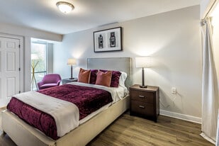 Monarch on Highland in Memphis, TN - Building Photo