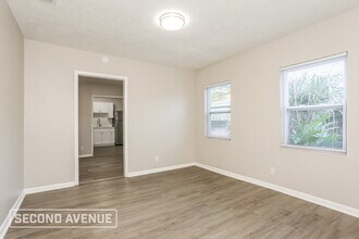 1115 W 22nd St in Jacksonville, FL - Foto de edificio - Building Photo