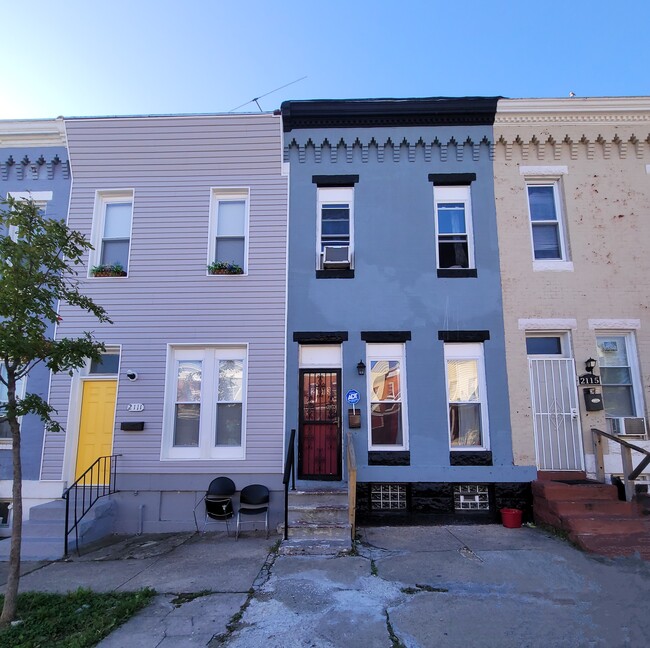 2015 Clifton Ave in Baltimore, MD - Building Photo - Building Photo