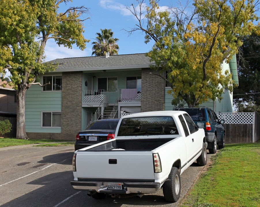 7448 Tiara Way in Citrus Heights, CA - Building Photo