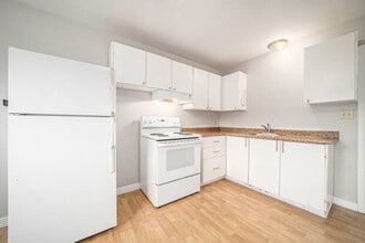 14 Scace Avenue in Brockville, ON - Building Photo - Building Photo