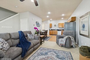 284 SE Booth Ave in Waukee, IA - Building Photo