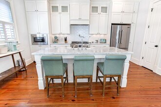911 Barnard St in Savannah, GA - Building Photo - Building Photo