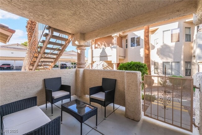924 Falconhead Ln in Las Vegas, NV - Building Photo - Building Photo