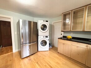 9 Reservoir Rd in Brookline, MA - Building Photo - Building Photo