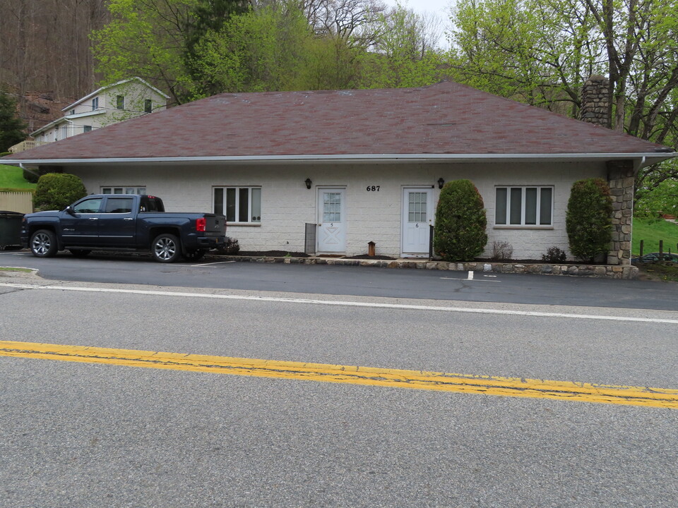 687 Jersey Ave in Greenwood Lake, NY - Building Photo