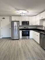 4380 N Main St in Fall River, MA - Building Photo