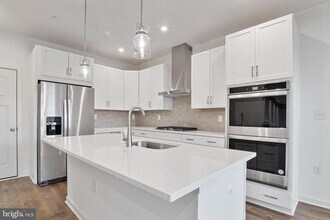 20935 Bluebird Sq in Countryside, VA - Building Photo - Building Photo