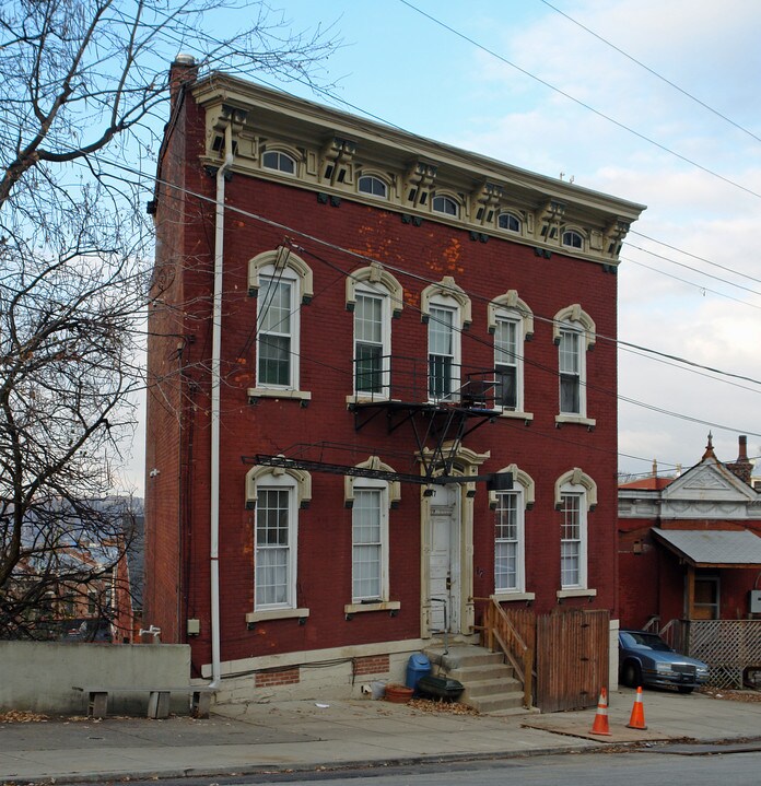 17 Mulberry St in Cincinnati, OH - Building Photo