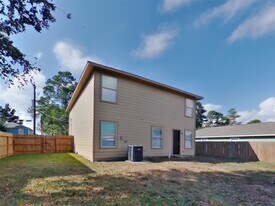 16783 Fallen Timbers Dr in Conroe, TX - Building Photo