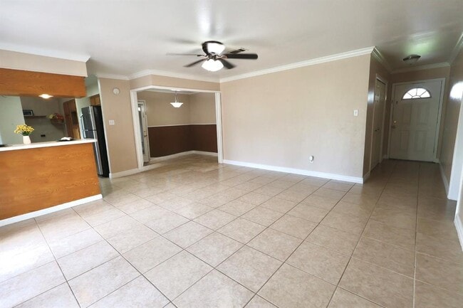 1217 E Brown Ln in Deer Park, TX - Building Photo - Building Photo