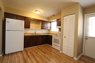 6629 Ashbrooke Drive in Pewee Valley, KY - Building Photo - Building Photo