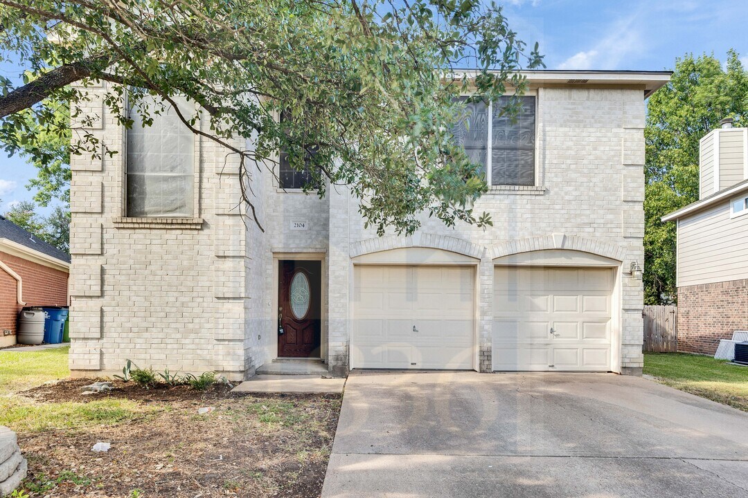 2104 Grove Dr in Round Rock, TX - Building Photo