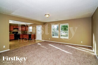 959 Shenandoah Way in Greenwood, IN - Foto de edificio - Building Photo