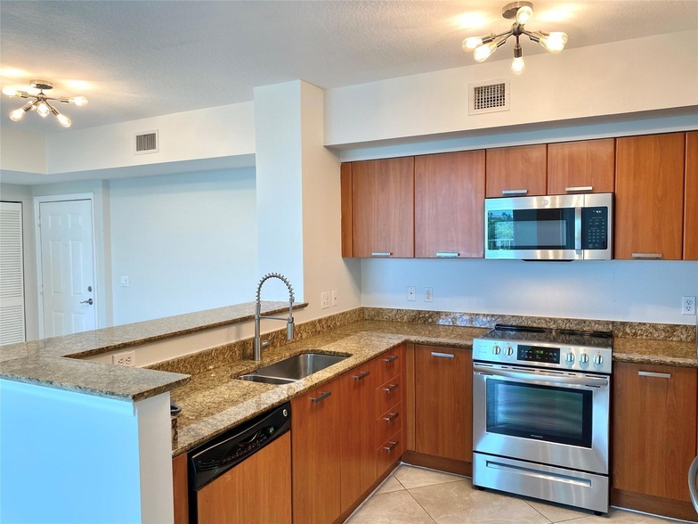 100 NE 6th St, Unit 601 in Boynton Beach, FL - Building Photo