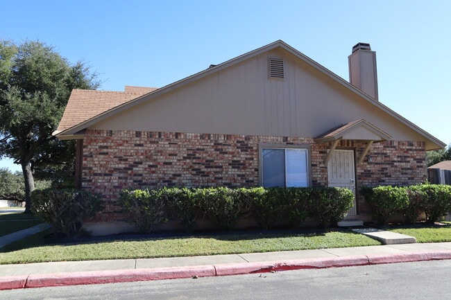 10254 Dover Rdg, Unit 206 in San Antonio, TX - Building Photo - Building Photo