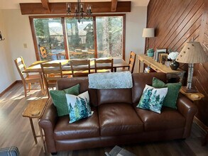 143 Tamarack Rd in Beech Mountain, NC - Foto de edificio - Building Photo