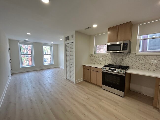 1313 W Ohio St, Unit 2F in Chicago, IL - Building Photo - Building Photo