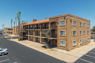 Tamarak Gardens Apartments in Phoenix, AZ - Foto de edificio - Building Photo