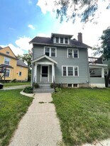 914 Vaughn St in Ann Arbor, MI - Building Photo