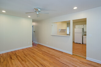 1217 Morningside Dr in Ann Arbor, MI - Foto de edificio - Building Photo