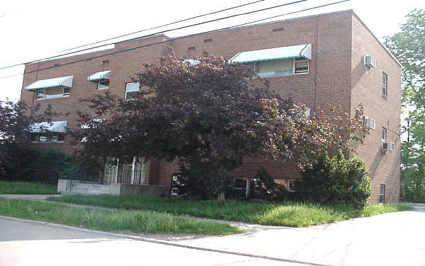 4455 W 158th St in Cleveland, OH - Foto de edificio - Building Photo
