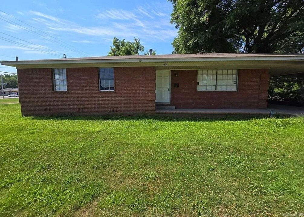 2324 Moss St in North Little Rock, AR - Building Photo