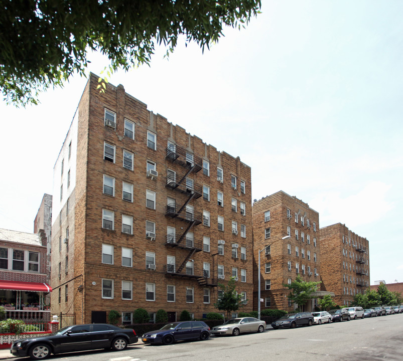 888 Montgomery St in Brooklyn, NY - Building Photo