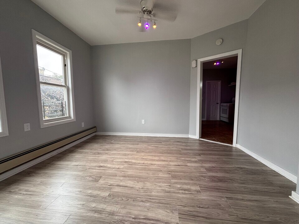 1401 Lincoln St, Unit 2 in Linden, NJ - Foto de edificio