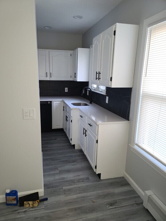 77 Dunham St in Attleboro, MA - Building Photo