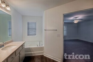 132 E Rdg Wy in Woodstock, GA - Building Photo