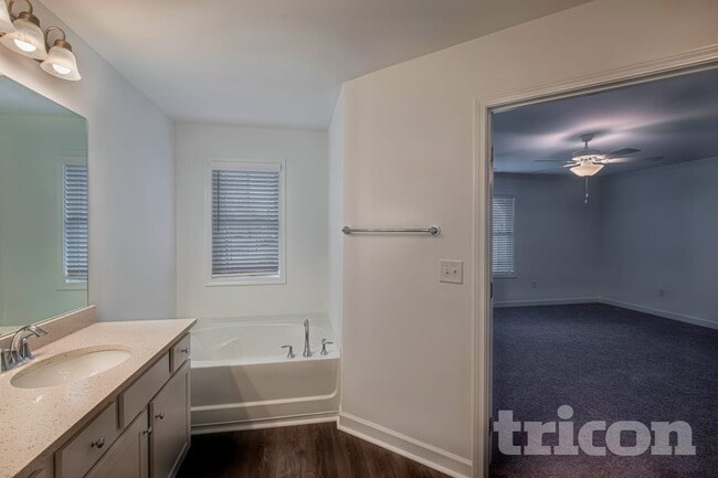 property at 132 E Rdg Wy