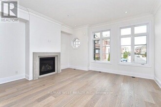 2088 Queensborough Gate in Mississauga, ON - Building Photo - Building Photo