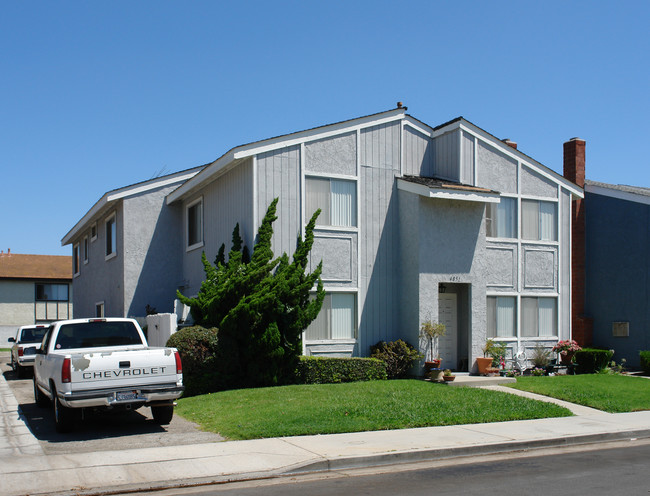 4851 Neely Cir in Huntington Beach, CA - Foto de edificio - Building Photo