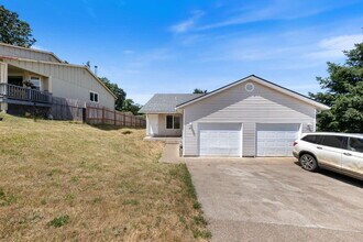 907 S W Bales Ave in Willamina, OR - Building Photo - Building Photo
