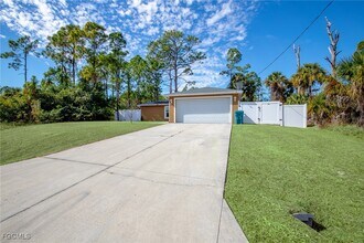 8105 Rolling Ct in La Belle, FL - Building Photo - Building Photo