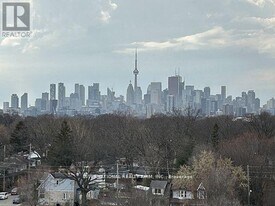 286 Main St in Toronto, ON - Building Photo