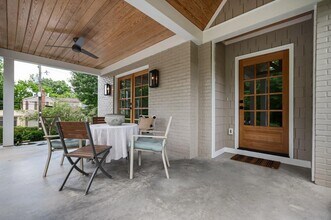 220 Lakeview Ave NE in Atlanta, GA - Building Photo - Building Photo