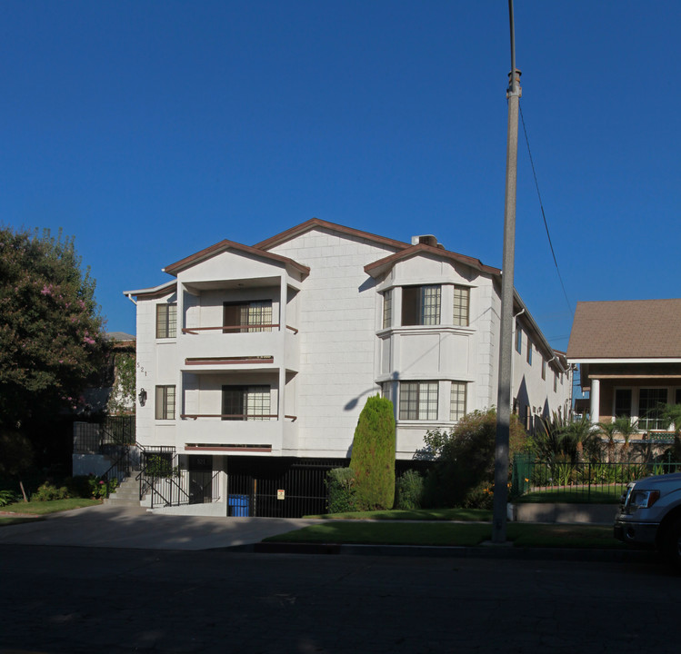 521 E Orange Grove Ave in Burbank, CA - Building Photo