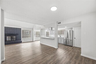 5028 Groom Ln in Dallas, TX - Building Photo - Building Photo