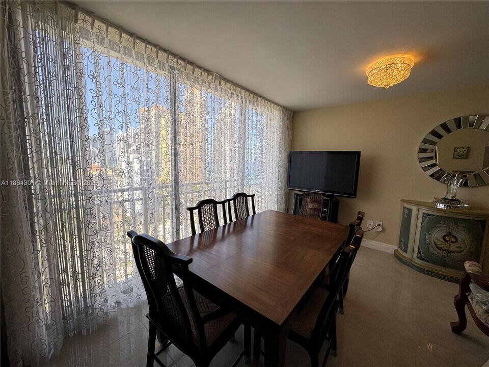 210 174th St in Sunny Isles Beach, FL - Building Photo