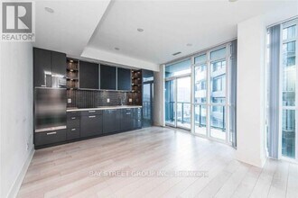 32-1232 Davenport Rd in Toronto, ON - Building Photo - Building Photo