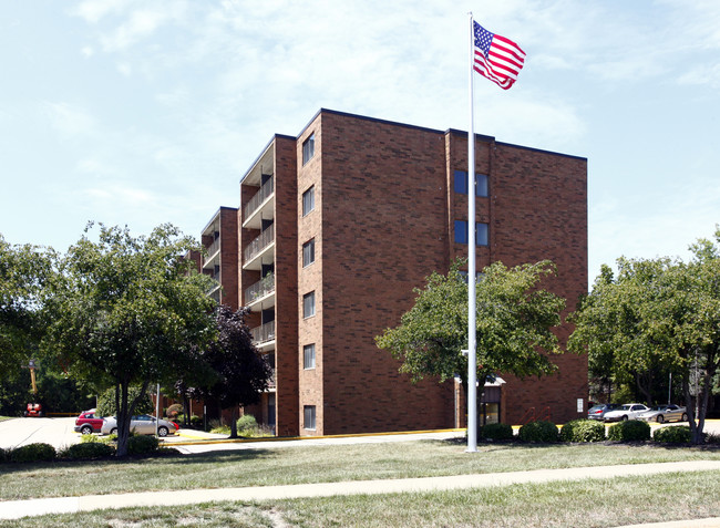 Village Tower Apartments in Canton, OH - Building Photo - Building Photo