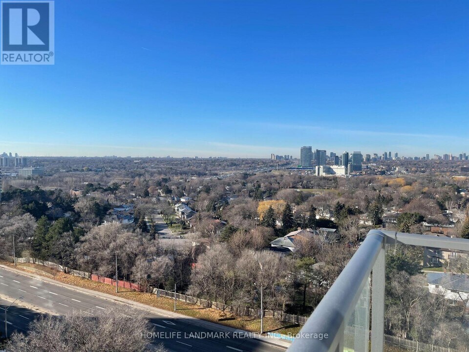 36 Forest Manor Rd in Toronto, ON - Building Photo