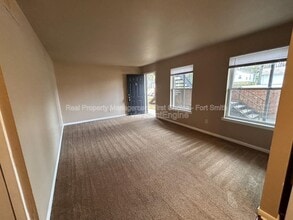 2301 S V St, Unit 2 in Fort Smith, AR - Foto de edificio - Building Photo