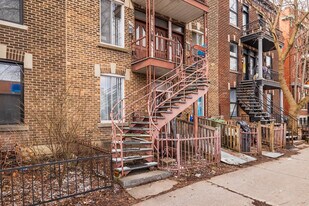 5292-5300 Papineau Av in Montréal, QC - Building Photo