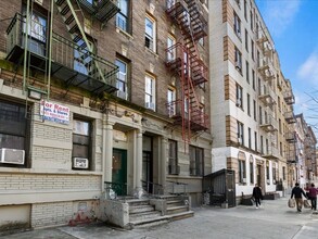 121 Vermilyea Ave in New York, NY - Building Photo - Building Photo