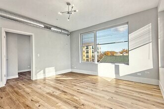 1539 W Howard St, Unit 410 in Chicago, IL - Foto de edificio - Building Photo