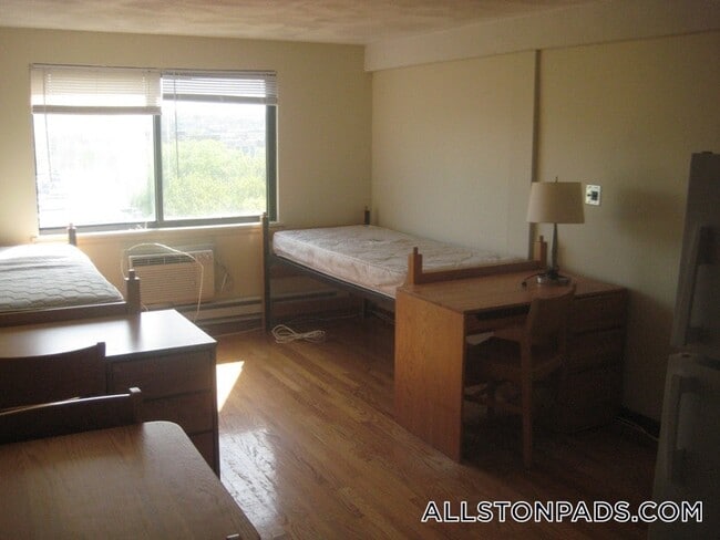 1110 Commonwealth Ave, Unit 507 in Boston, MA - Foto de edificio - Building Photo