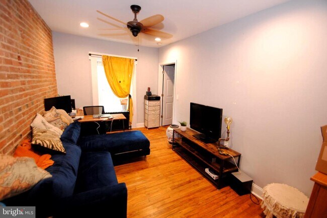 241 High St-Unit -4 in Burlington, NJ - Building Photo - Building Photo